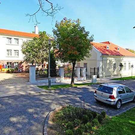 Blaha Lujza Отель 3*