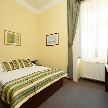 Blaha Lujza 3* バラトンフレド