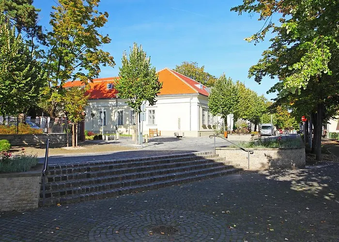 Blaha Lujza Отель 3*