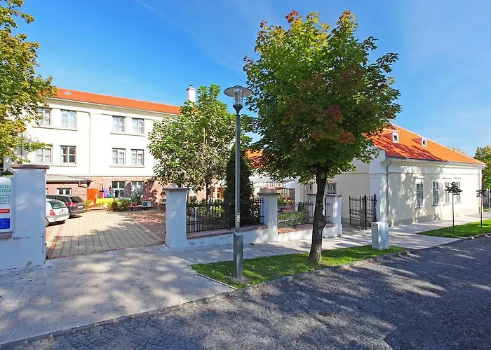 Blaha Lujza Отель 3*