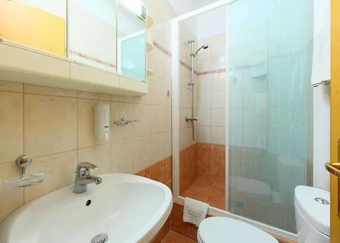 Blaha Lujza Отель 3*