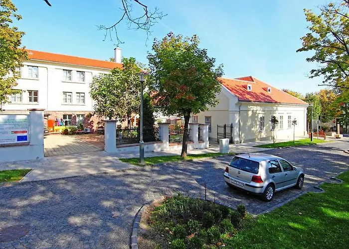 Blaha Lujza Отель 3*